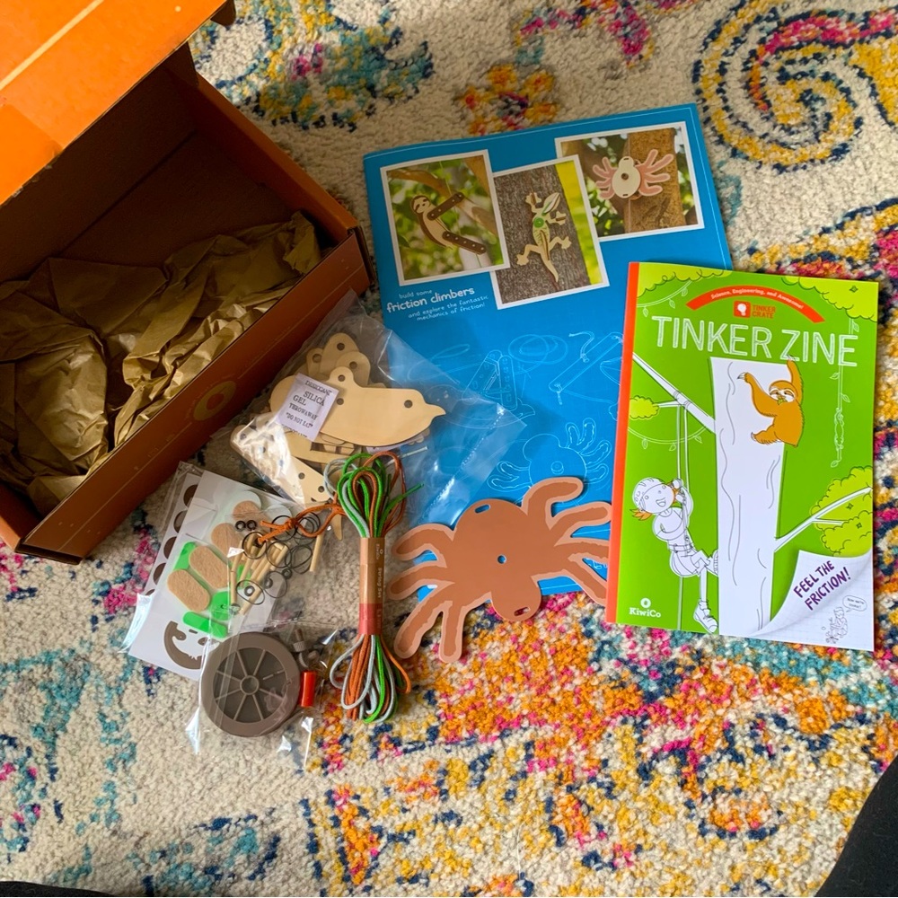 Kiwi Crate Activity Box String Climber Animals